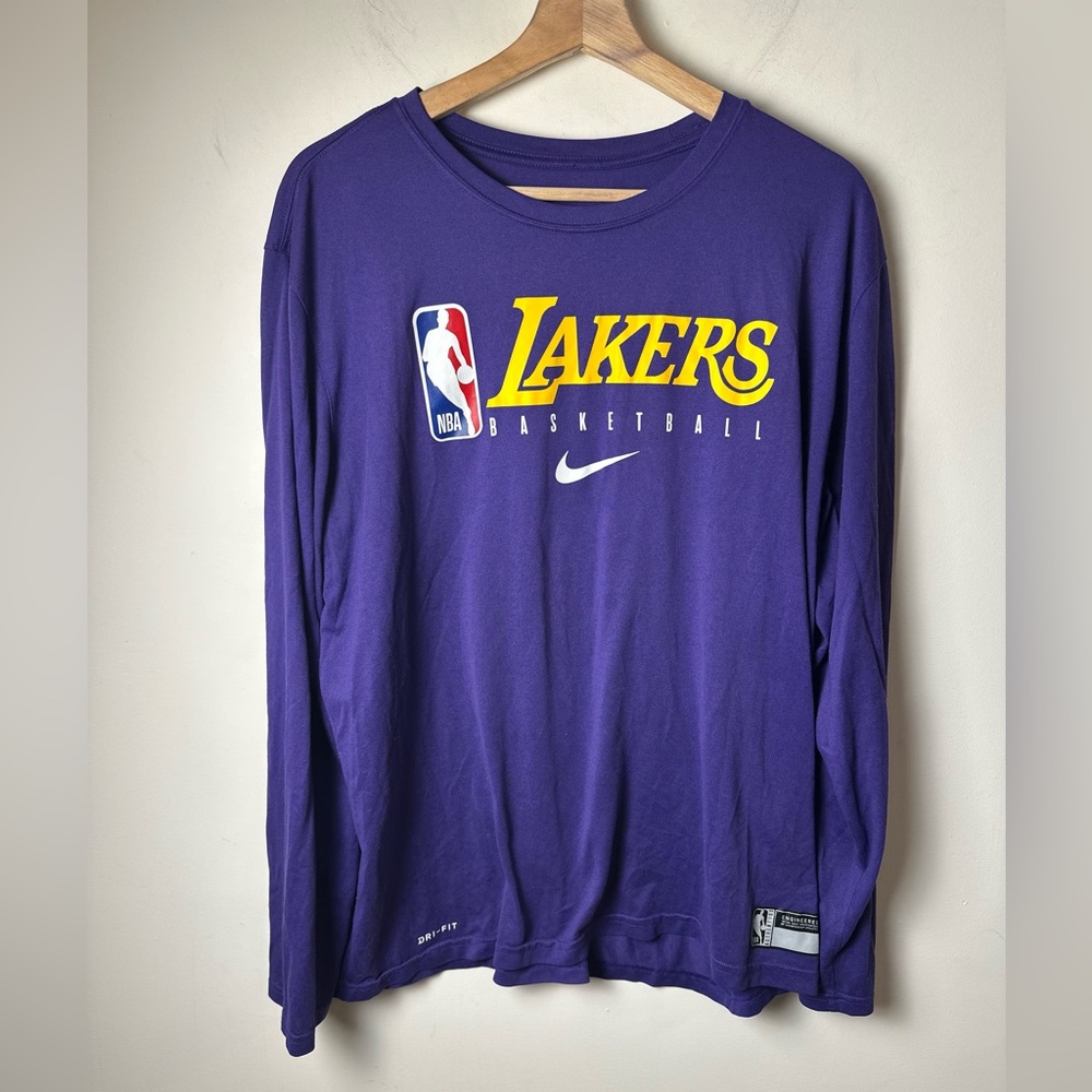 NBA AUTHENTICS THE NIKE TEE Men’s LAKERS Practice Dri Fit Purple & Gold Tee Sz L